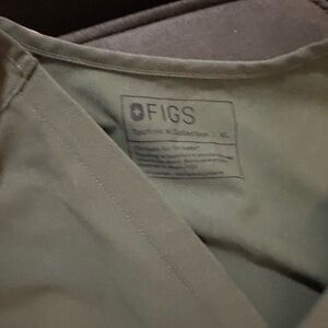 Pants xxl and shirt xl. Pants style Kade cargo. Shirt: Catarina color: Moss